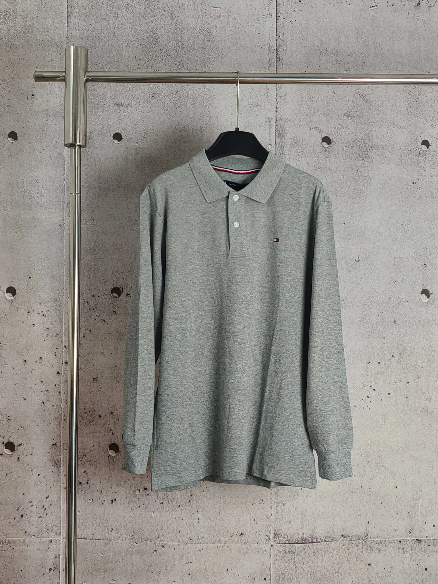P200 Real shot quality High version Tommy embroidered polo shirt lapel long sleeves High-end quality Complete with three labels, comfortable and breathable, classic and simple, exquisite and fashionable, details show high-end quality Color: Black White Gray Navy Size: M-XXL